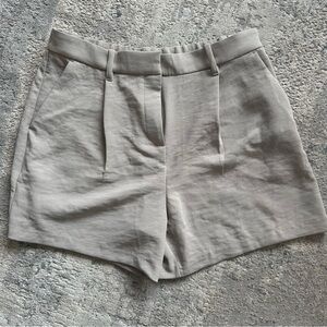 NWT Abercrombie Grey Pleated Shorts Size Medium